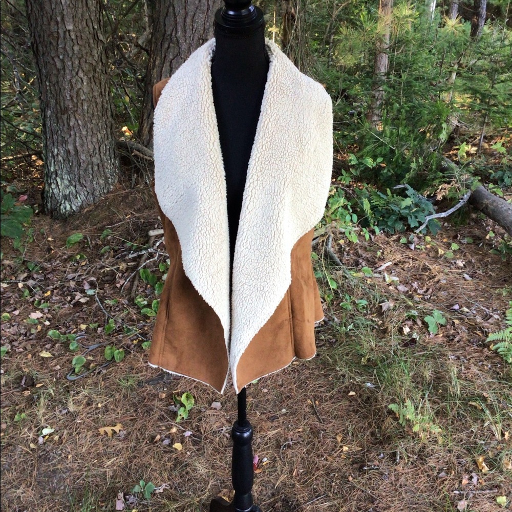 Sherpa lined faux suede dark tan vest Mint L